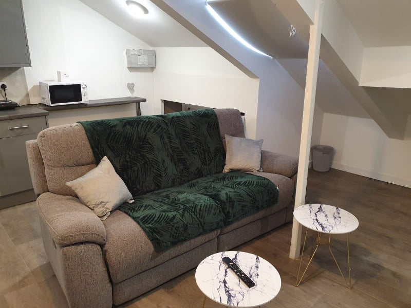 Photo 6: Comfy Settee in Lounge Area