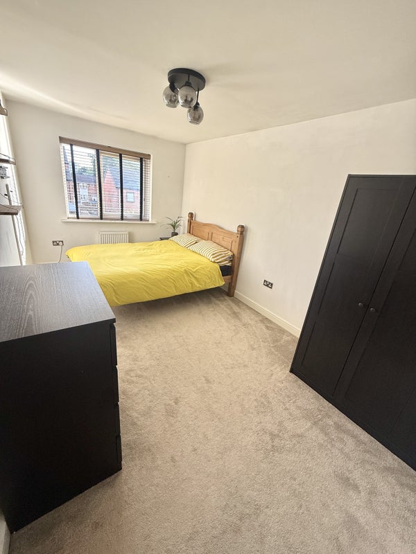 Photo 1: Large room
