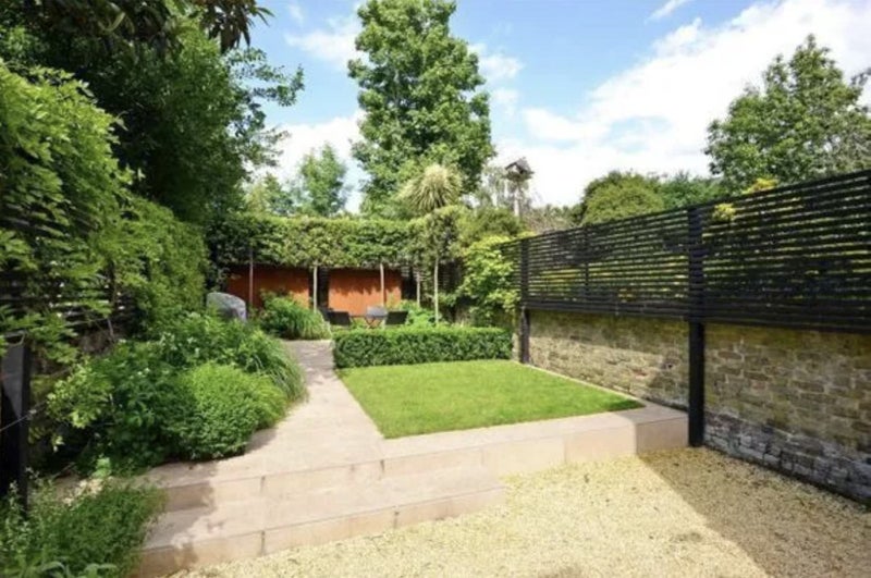 Photo 1: Garden
