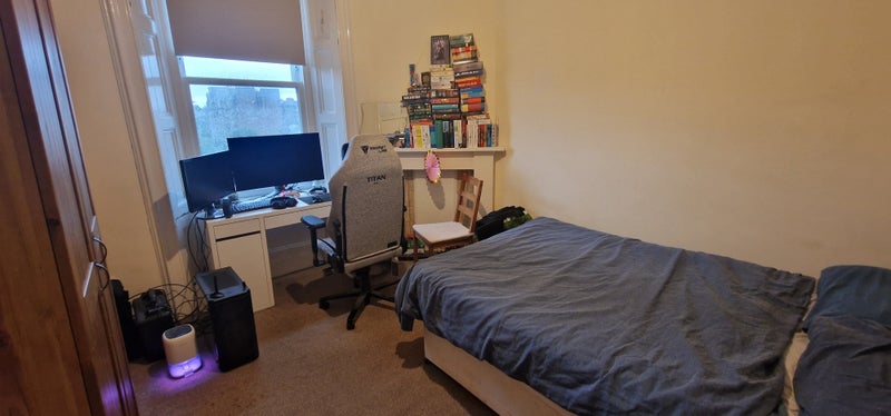 Photo 1: Bedroom