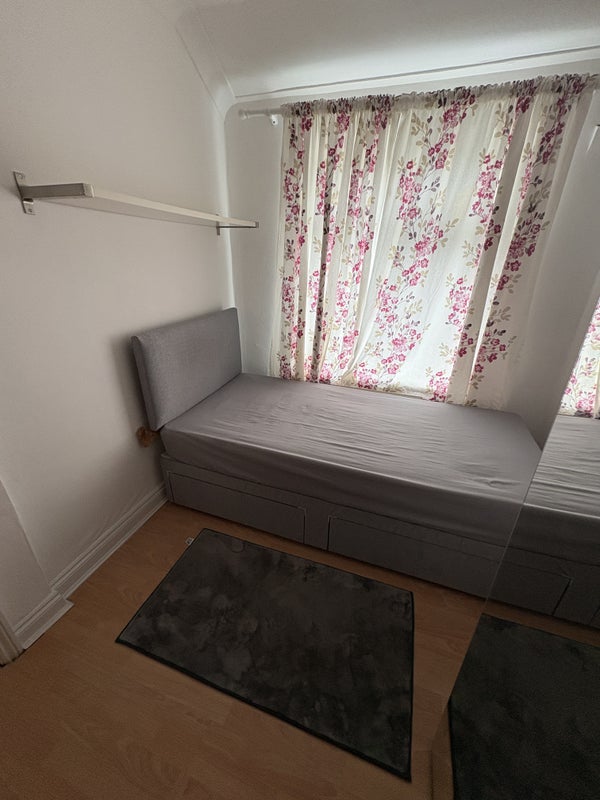 Photo 1: Available room