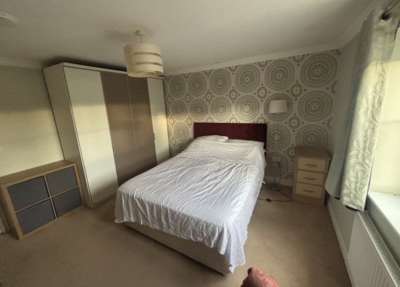 Photo 1: King size bed and quadruple wardrobe