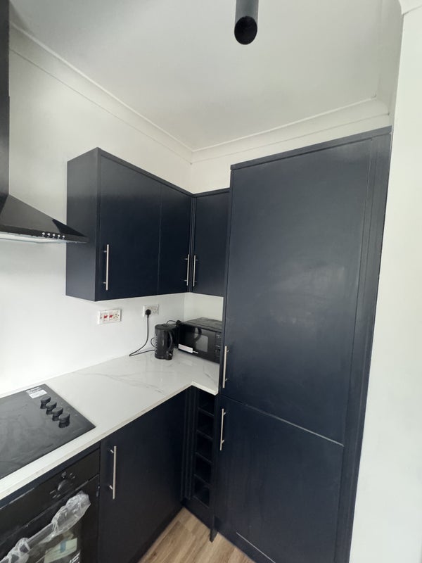 Photo 4: Kitchen 