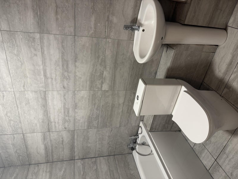 Photo 3: Bathroom