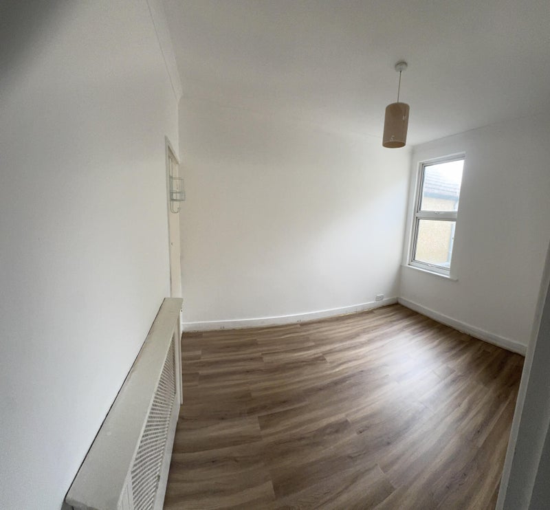 Photo 7: Bedroom 2