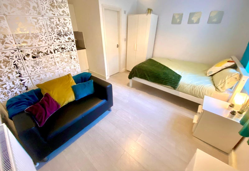 Photo 1: Room 2