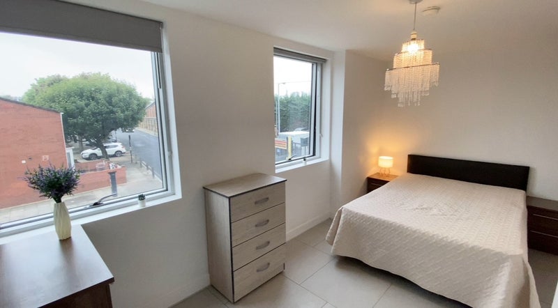 Photo 1: ROOM A. En Suite