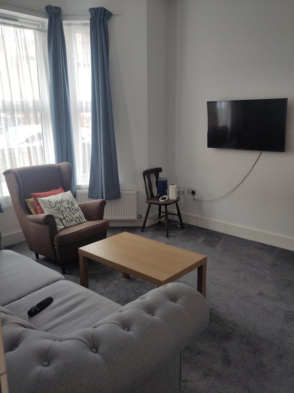 Photo 1: Sitting room 