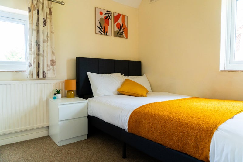 Photo 1: Room 3