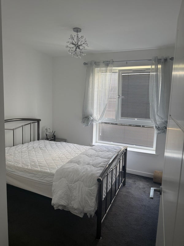Photo 1: Double room with fitted wardrope