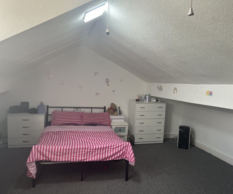 Photo 1: Double bed room