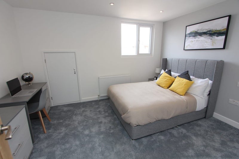 Photo 1: Room 6