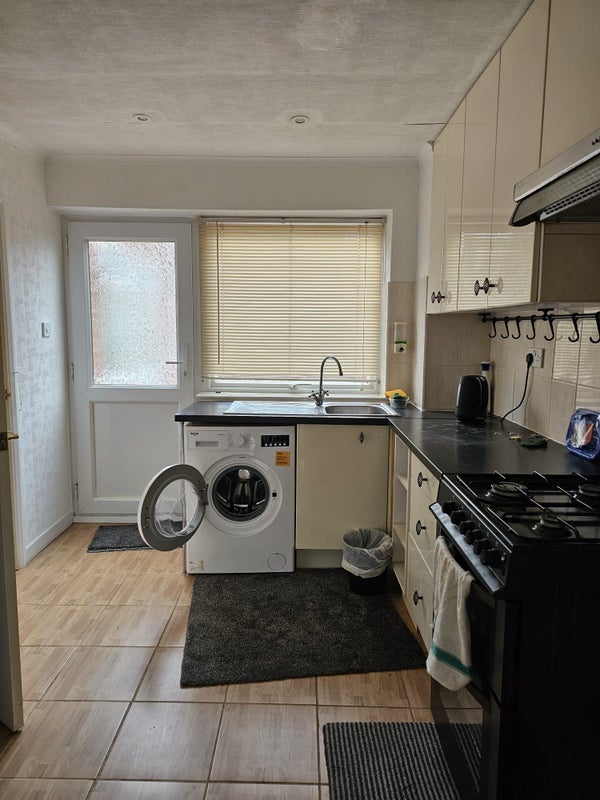 Photo 1: Shared kitchen 