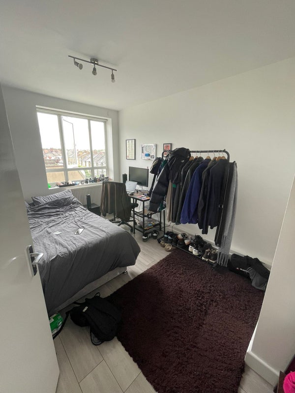Photo 1: Bedroom with double bed + built in closet