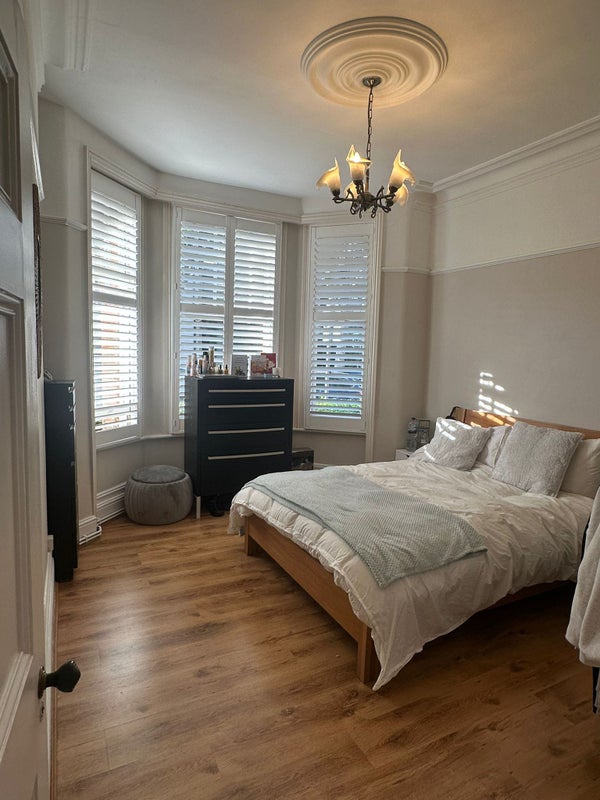 Photo 1: Bedroom for short term let