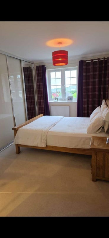 Photo 1: Room 1 with ensuite