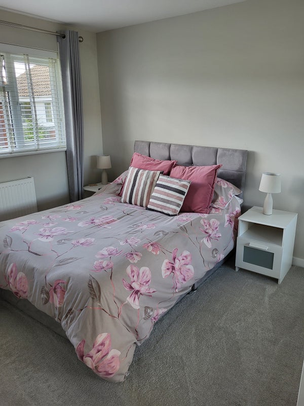 Photo 1: Bedroom 