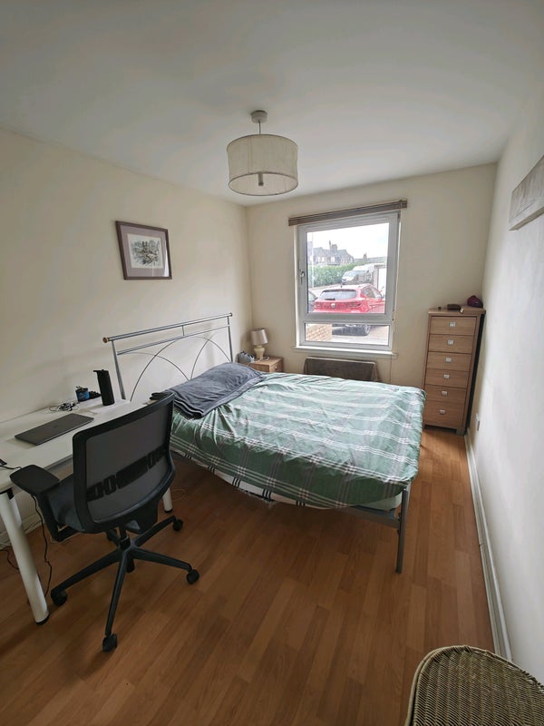 Photo 1: Bedroom