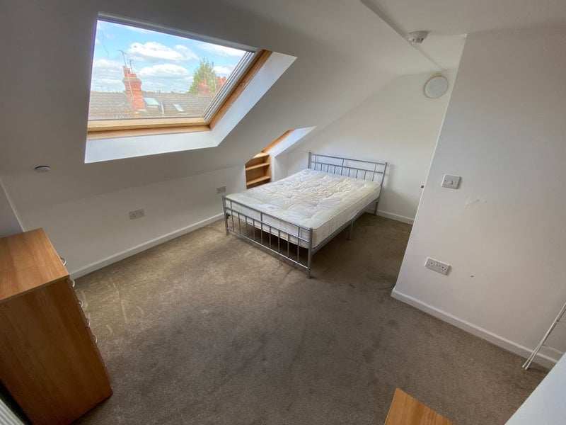 Photo 1: Room 6 (available August 5th)