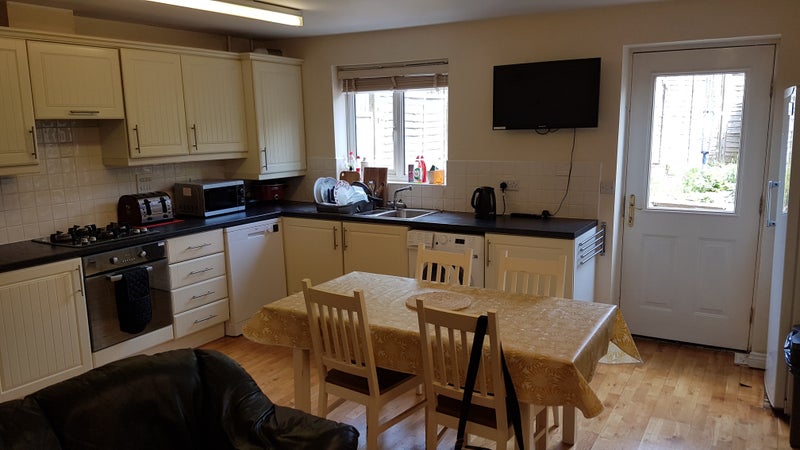 Photo 1: Kitchen