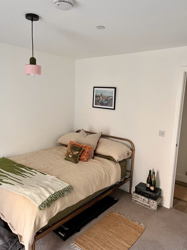 Photo 1: Available room