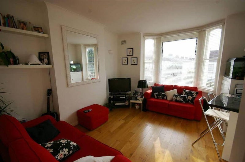 Photo 1: Lounge