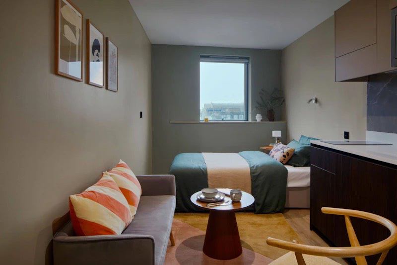 Photo 1: Room is slightlt different. Photo was taken from offical website of the accommodation 