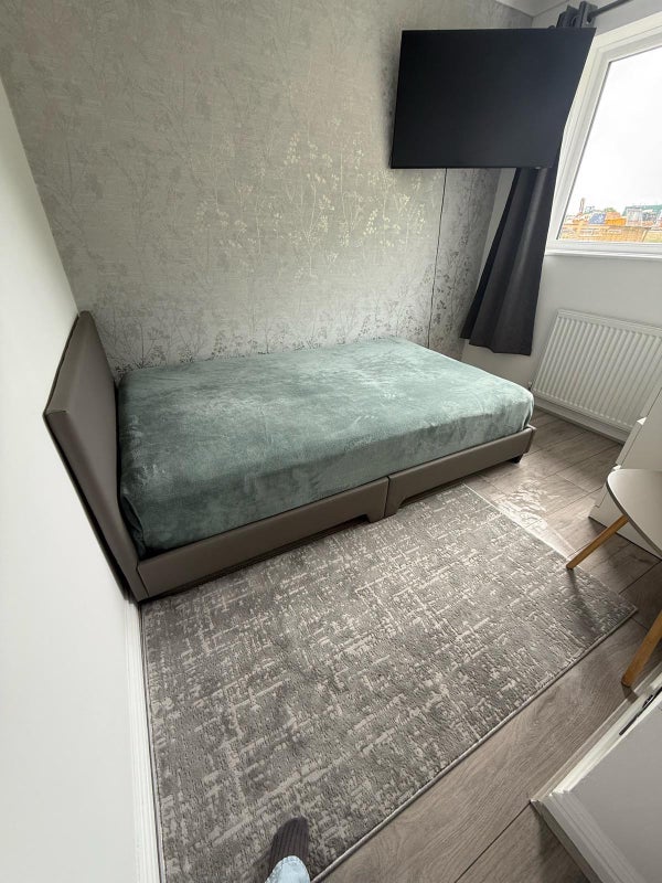 Photo 1: Bedroom