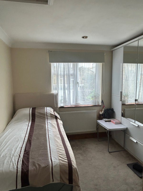 Photo 1: Tenant’s bedroom