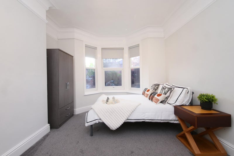 Photo 1: Room 1
