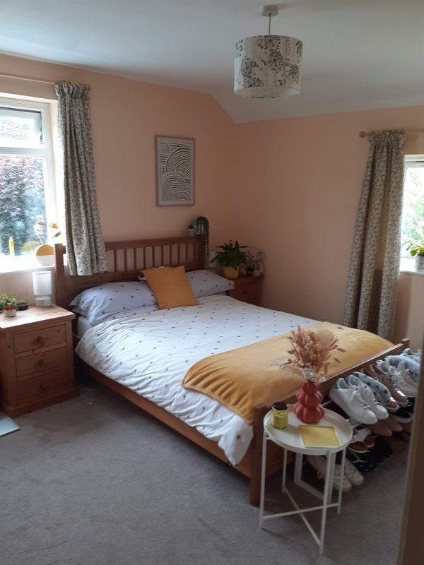 Photo 1: Large, light and comfortable double room