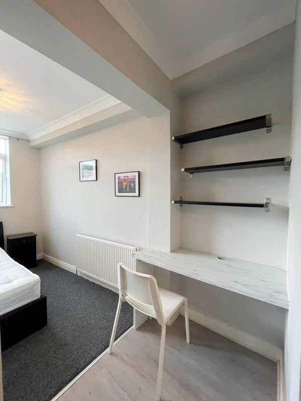 Photo 1: En-suite bedroom