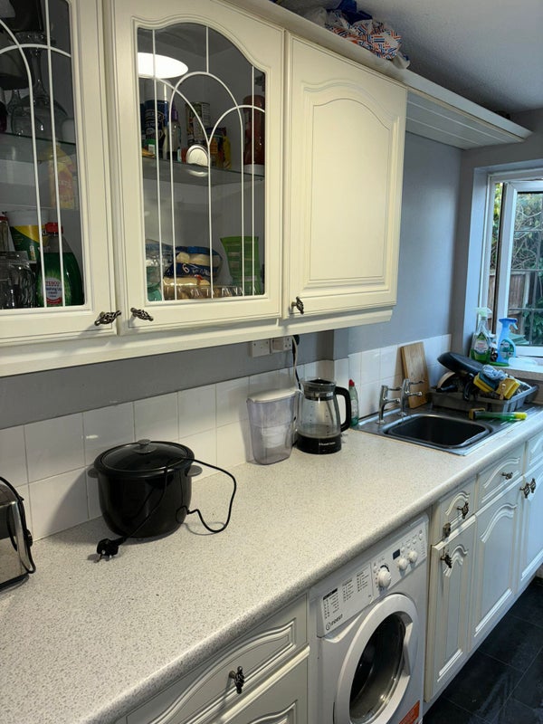 Photo 1: Kitchen