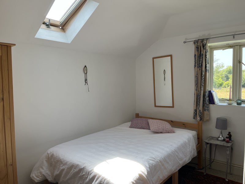 Photo 1: Bedroom to rent