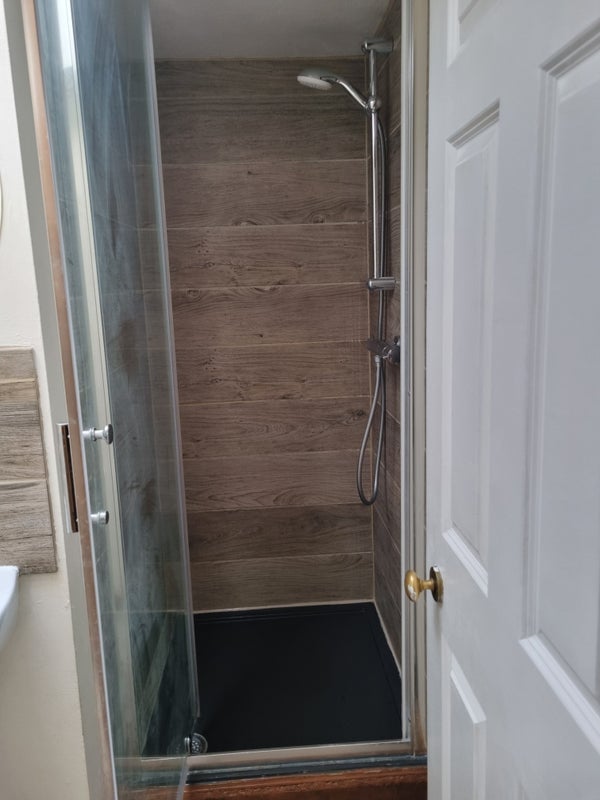 Photo 5: Ensuite Shower 