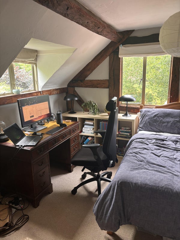 Photo 3: (Will remove all my things and bed can be rotated