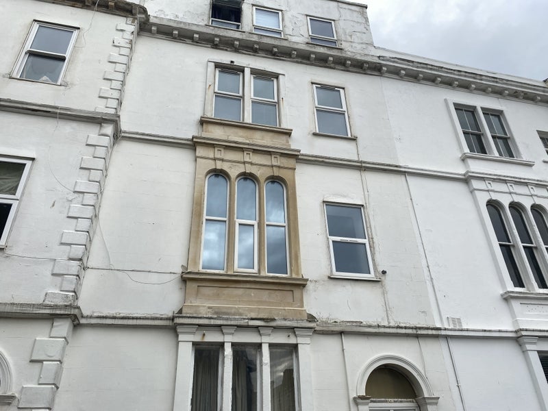 Photo 1: 1st Floor Flat