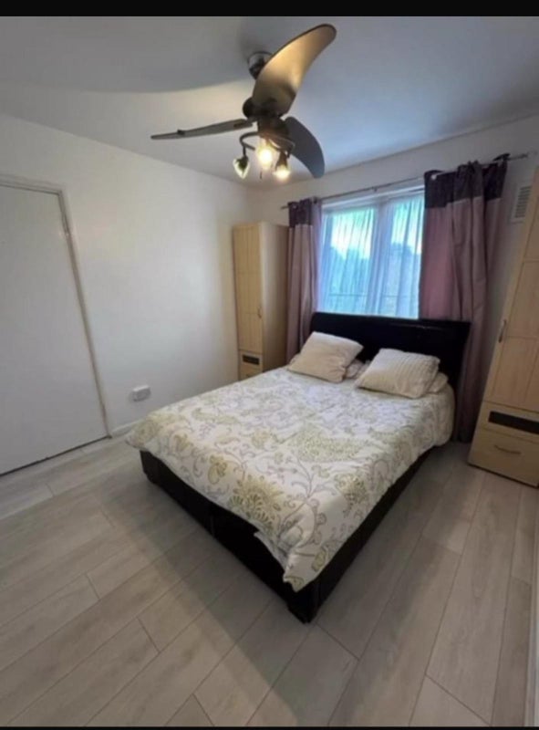 Photo 1: king size bed for two girls