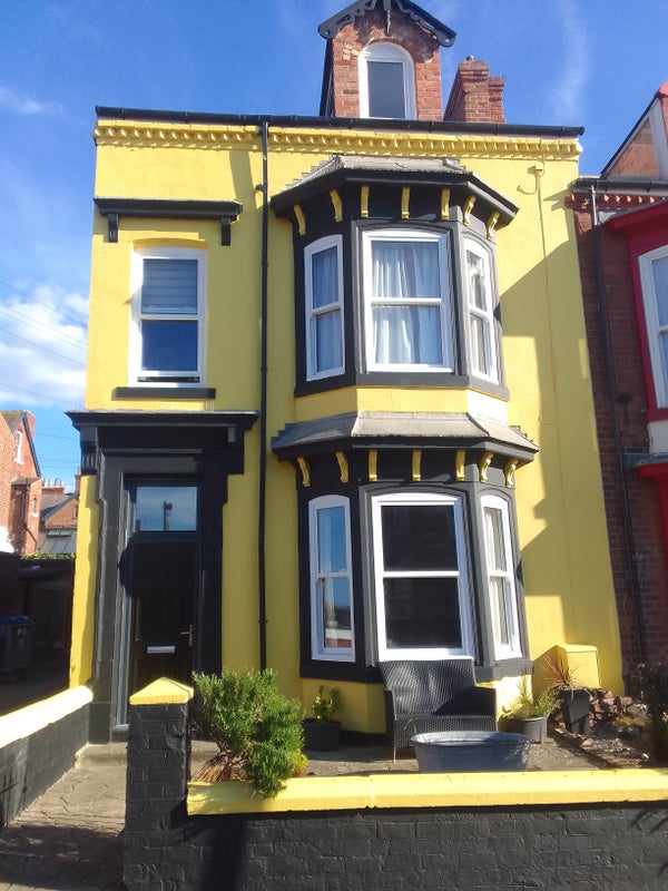 Photo 1: Front elevation