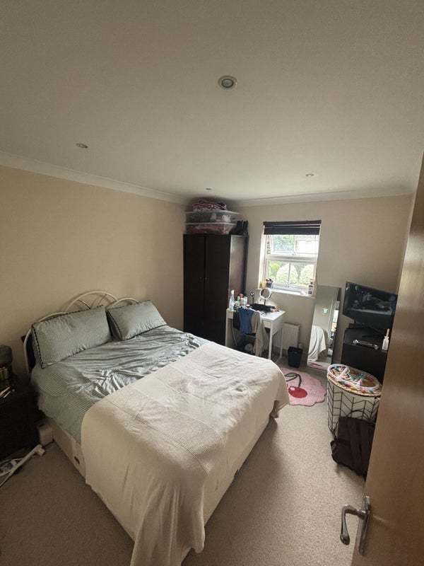 Photo 1: DOUBLE BEDROOM