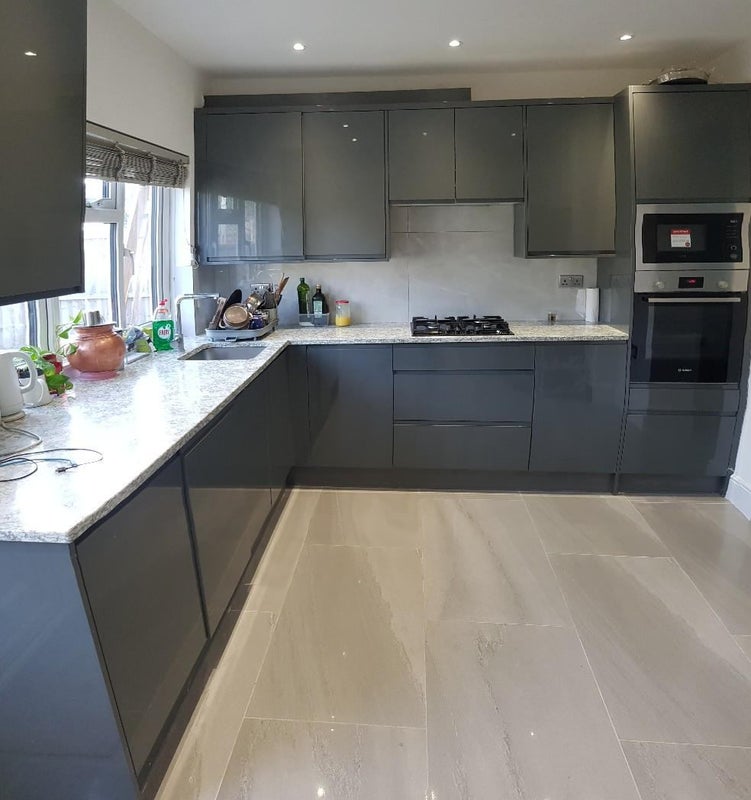 Photo 1: kitchen
