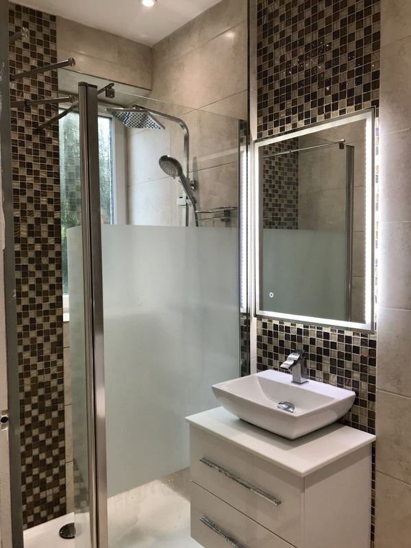 Photo 4: Bath room