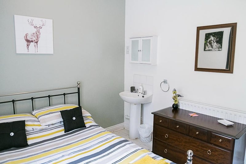 Photo 1: Bedroom 1