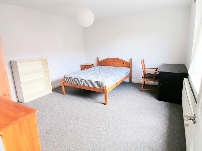 Photo 1: £850 from 10th May