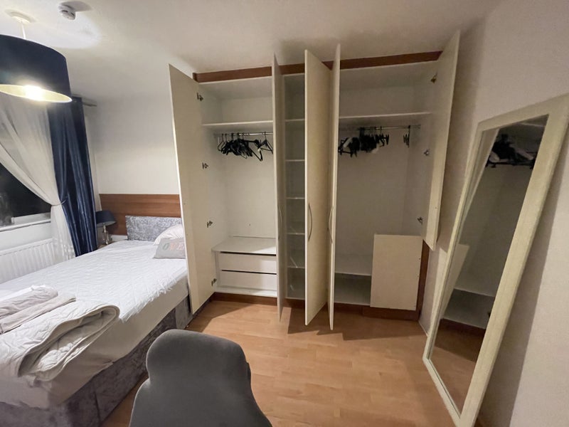 Photo 1: Room (Yours)