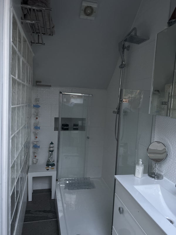 Photo 7: Room (Yours)