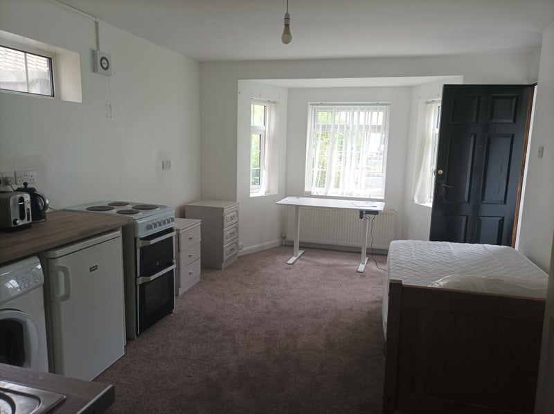 Photo 1: Studio 1
