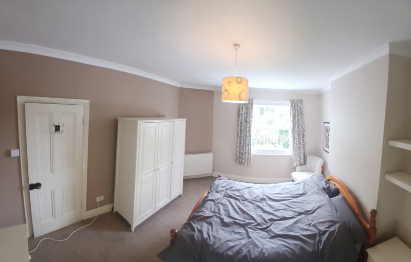 Photo 1: Large double room in