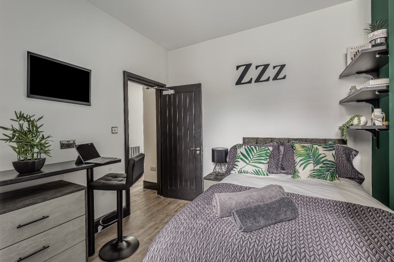 Photo 1: Room 2 £695
