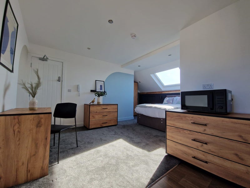 Photo 1: Room 7